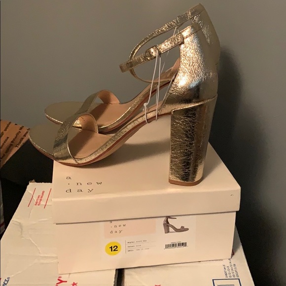 a new day Shoes - Metallic Gold Chunky Heel